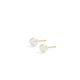 blanca monrós gómez | pearl studs